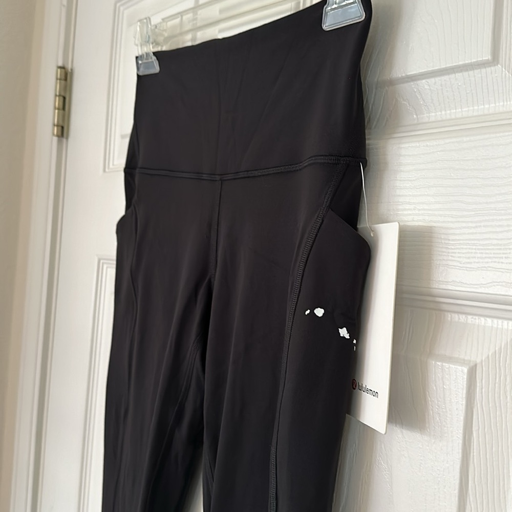 LULULEMON Black Align HR Pant 25” Pockets Hawaii Islands Waikiki Leggings 6 🖤 - Picture 3 of 7